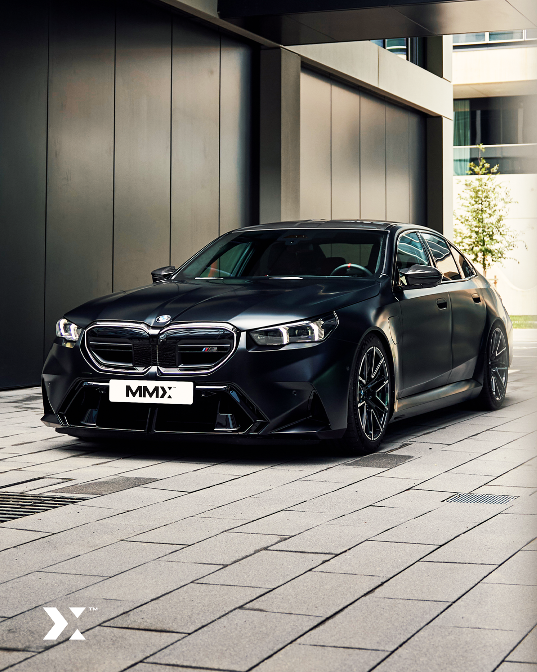 BMW G90 M5 Saloon on MMX lowering springs